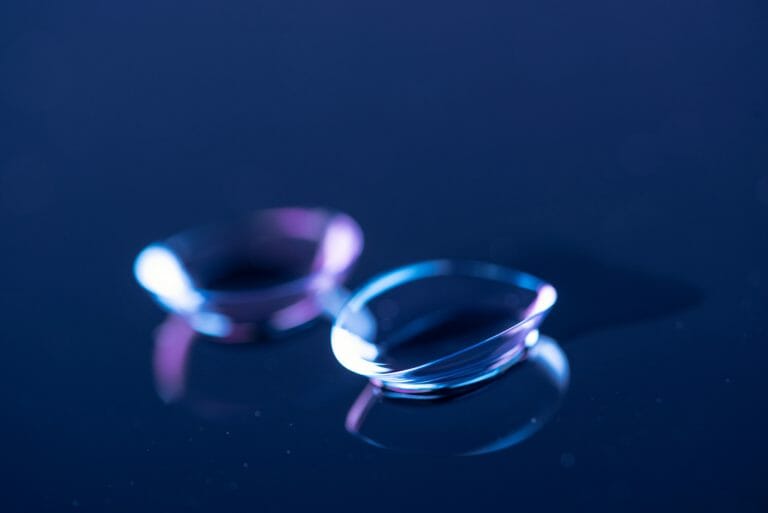 Pros and Cons of Daily and Monthly Contact Lenses